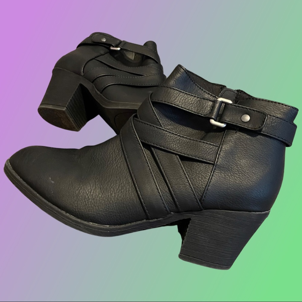 American Eagle black straps booties